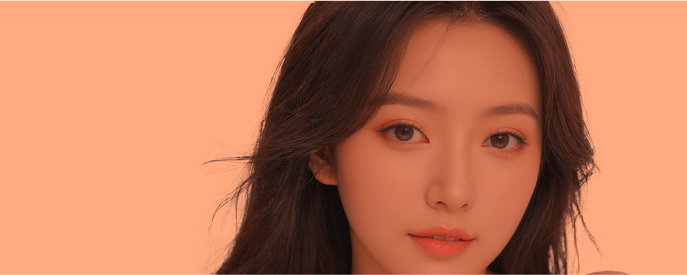 자연스럽고 세련된 코 라인을 표현한 여성 이미지